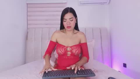 Snapshot of sofiavelezz_ chatting on 02-13-26, 11:50 Sofia Velez online show from 02-13-26, 11:50