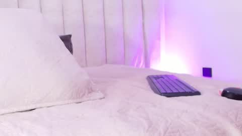 Snapshot of sofiavelezz_ chatting on 02-28-26, 12:06 Sofia Velez online show from 02-28-26, 12:06