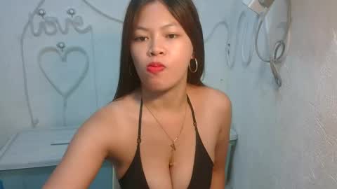 Snapshot of sofie_loorexx chatting on 04-27-26, 05:27 sofie_loorexx online show from 04-27-26, 05:27