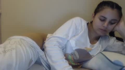 Snapshot of sofigarcia17 chatting on 11-06-25, 02:01 sofi online show from 11-06-25, 02:01