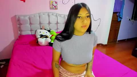 Snapshot of sofii_1219 chatting on 02-19-26, 08:10 SOFI online show from 02-19-26, 08:10