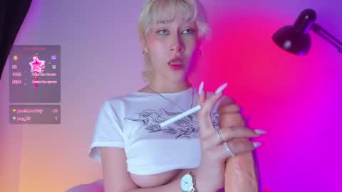 Snapshot of sofii_uwu_ chatting on 02-12-25, 01:37 Sofii  online show from 02-12-25, 01:37