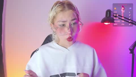 Snapshot of sofii_uwu_ chatting on 02-19-25, 12:11 Sofii  online show from 02-19-25, 12:11