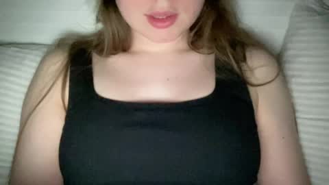 Snapshot of sofinovvak chatting on 04-14-26, 08:37 Sofi online show from 04-14-26, 08:37