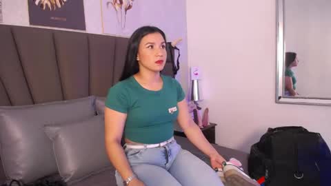 Snapshot of sofiperez_ chatting on 05-03-26, 11:27 online show from 05-03-26, 11:27