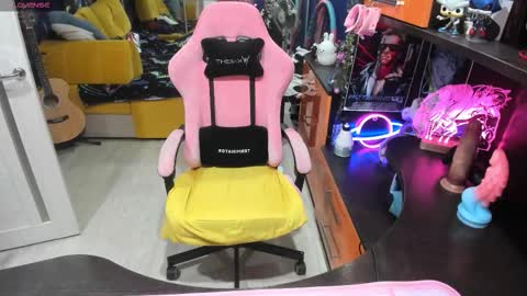 Sofie online show from 09-23-25, 01:52