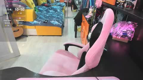 Sofie online show from 10-15-25, 05:18