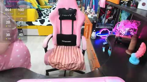 Sofie online show from 11-14-25, 02:21