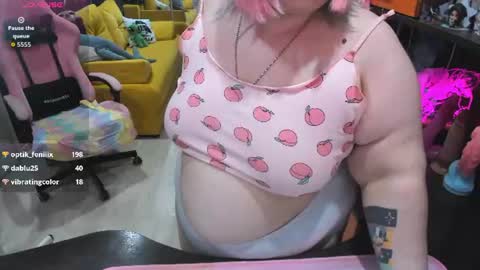 Snapshot of softie_sofy chatting on 06-18-26, 09:14 Sofie online show from 06-18-26, 09:14