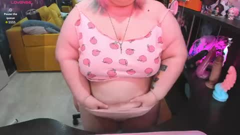Snapshot of softie_sofy chatting on 06-20-26, 02:47 Sofie online show from 06-20-26, 02:47