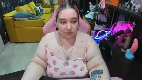 Snapshot of softie_sofy chatting on 06-25-26, 06:40 Sofie online show from 06-25-26, 06:40