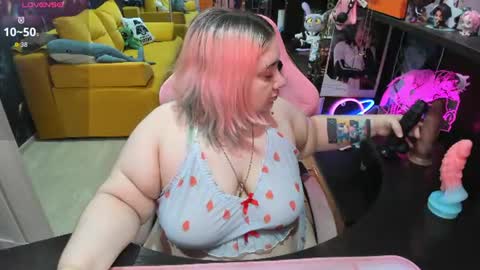 Snapshot of softie_sofy chatting on 07-06-26, 01:35 Sofie online show from 07-06-26, 01:35
