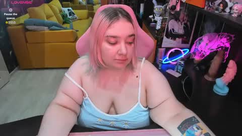 Snapshot of softie_sofy chatting on 07-08-26, 02:16 Sofie online show from 07-08-26, 02:16
