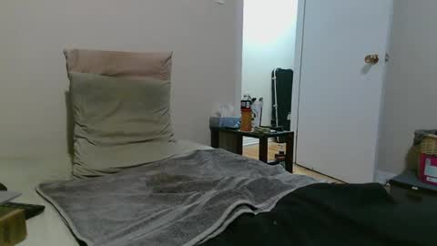 Snapshot of softiesex chatting on 06-25-26, 01:38 SUB online show from 06-25-26, 01:38