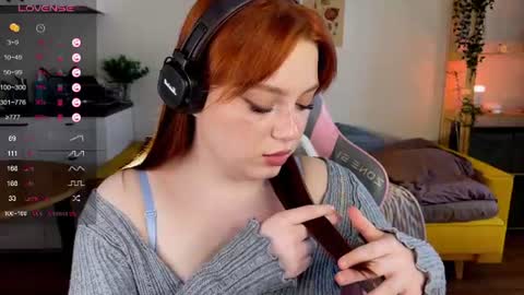 Snapshot of sofy_benson chatting on 06-26-26, 01:48 Sofy online show from 06-26-26, 01:48