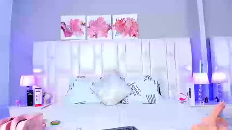 Snapshot of sofynovoa chatting on 09-25-25, 04:05 online show from 09-25-25, 04:05