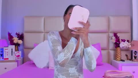 Snapshot of sofynovoa chatting on 11-20-25, 04:23 online show from 11-20-25, 04:23