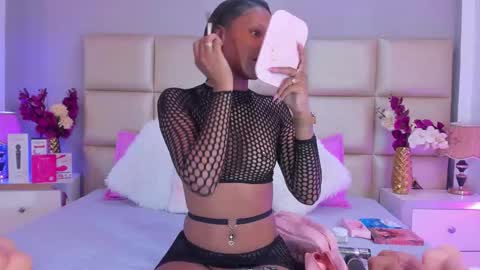 Snapshot of sofynovoa chatting on 11-28-25, 03:53 online show from 11-28-25, 03:53