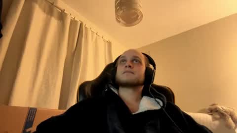 Snapshot of solarprowl99 chatting on 12-22-25, 02:08 solarprowl99 online show from 12-22-25, 02:08