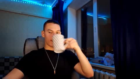 Snapshot of solarrogue chatting on 11-27-25, 09:17 Max online show from 11-27-25, 09:17