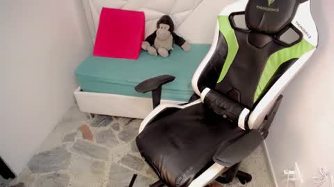 Snapshot of sombra_18 chatting on 06-19-26, 02:05 ESTEBAN online show from 06-19-26, 02:05