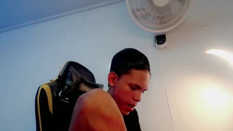 Snapshot of sombra_18 chatting on 07-21-26, 11:23 ESTEBAN online show from 07-21-26, 11:23