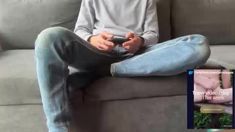 Snapshot of sondages chatting on 02-14-26, 12:13 Sondages online show from 02-14-26, 12:13