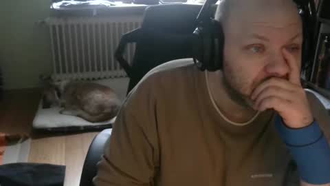 Snapshot of songoku81 chatting on 11-28-25, 10:07 Tom online show from 11-28-25, 10:07