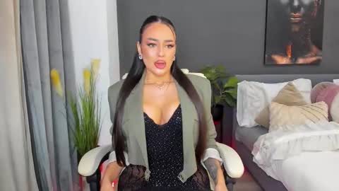 Sonia  Rey online show from 11-23-25, 07:02