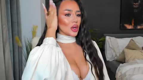 Sonia  Rey online show from 02-18-26, 05:20