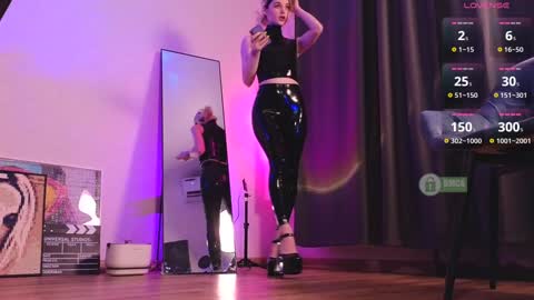 Snapshot of sonia__rose chatting on 01-28-25, 04:08 Sonia online show from 01-28-25, 04:08