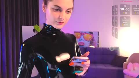 Snapshot of sonia__rose chatting on 03-12-25, 04:02 Sonia online show from 03-12-25, 04:02