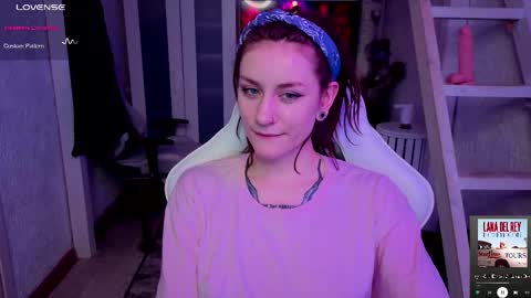 Snapshot of sonicsupergirl chatting on 10-12-25, 07:02 Rie online show from 10-12-25, 07:02