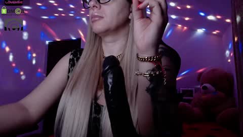 Snapshot of sonyadevon chatting on 12-31-24, 04:06 Sonia online show from 12-31-24, 04:06