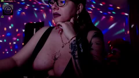 Snapshot of sonyadevon chatting on 02-18-25, 07:43 Sonia online show from 02-18-25, 07:43