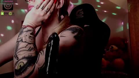 Snapshot of sonyadevon chatting on 02-26-25, 11:20 Sonia online show from 02-26-25, 11:20