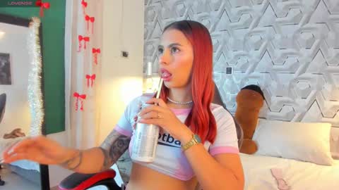 Snapshot of sophi_01 chatting on 02-07-26, 06:39 sophie online show from 02-07-26, 06:39