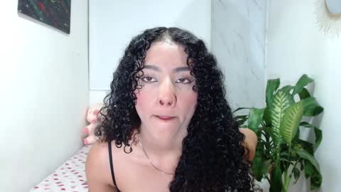 Snapshot of sophi_baby chatting on 12-27-24, 05:31 Sophi baby online show from 12-27-24, 05:31