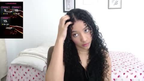 Snapshot of sophi_baby chatting on 09-18-25, 07:10 Sophi baby online show from 09-18-25, 07:10