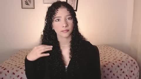 Snapshot of sophi_baby chatting on 10-10-25, 02:32 Sophi baby online show from 10-10-25, 02:32