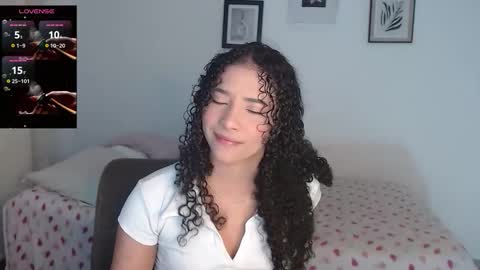 Snapshot of sophi_baby chatting on 10-26-25, 04:18 Sophi baby online show from 10-26-25, 04:18