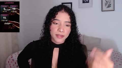 Snapshot of sophi_baby chatting on 10-30-25, 02:46 Sophi baby online show from 10-30-25, 02:46