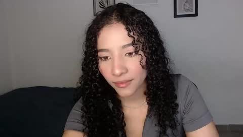 Snapshot of sophi_baby chatting on 11-19-25, 05:29 Sophi baby online show from 11-19-25, 05:29