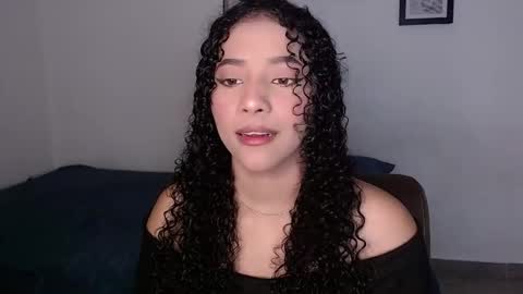 Snapshot of sophi_baby chatting on 11-25-25, 05:07 Sophi baby online show from 11-25-25, 05:07