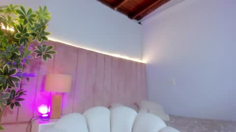 sophi_cooper29 online show from 07-04-26, 06:36