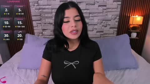 Snapshot of sophia_deluxe18 chatting on 05-28-26, 04:32 SOFI online show from 05-28-26, 04:32