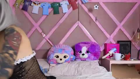 Snapshot of sophia_grand chatting on 06-23-26, 05:05 Sophia Grand online show from 06-23-26, 05:05