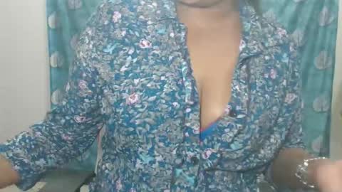 Snapshot of sophia_indian chatting on 05-17-26, 05:16 Sophia Tamil online show from 05-17-26, 05:16