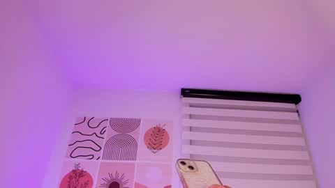 Snapshot of sophia_rhoades_ chatting on 12-18-24, 04:42 Sophi online show from 12-18-24, 04:42