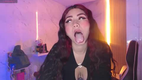 Sophia online show from 12-17-25, 01:39